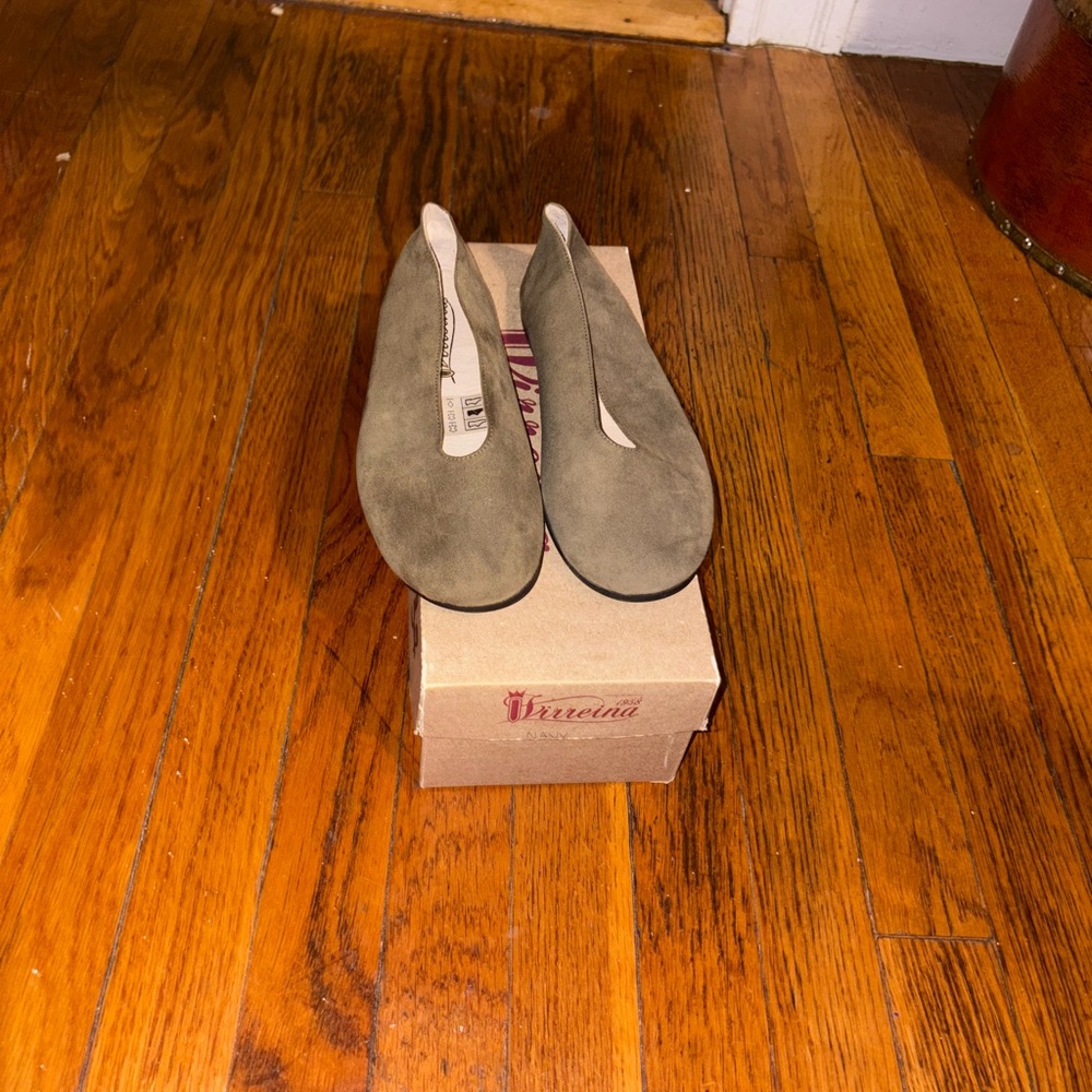 Elegant Olive Women's Flats